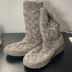 Size 6 Knit Grey UGG boots that Lace up the back